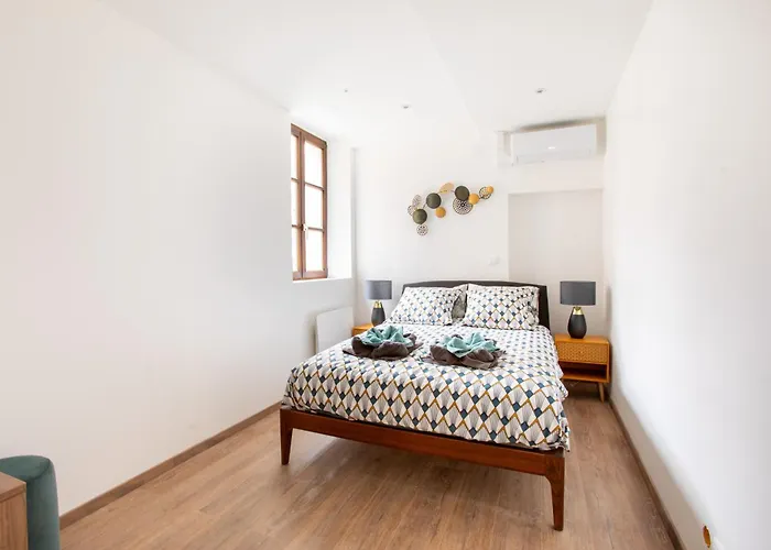 Newly Renovated - Historical Center *