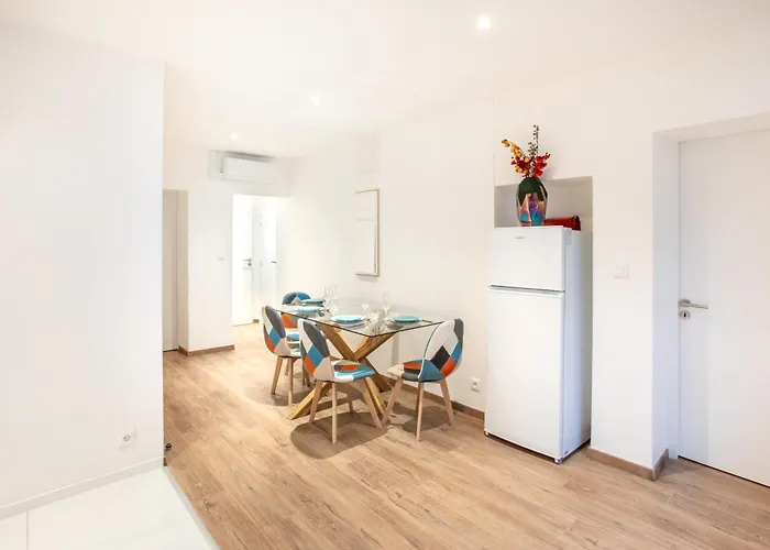 Newly Renovated - Historical Center Apartment